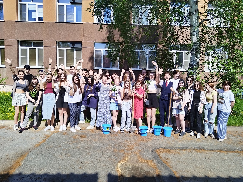 Клумба Выпускников и Аллея Выпускников: символ начала нового пути!.