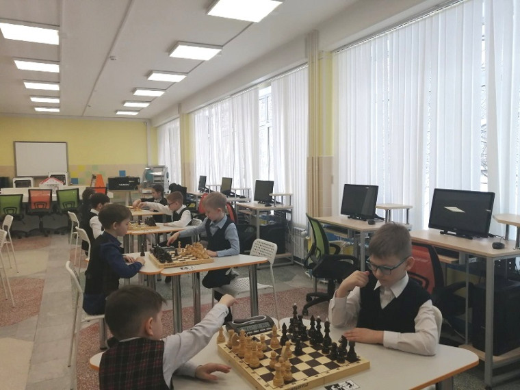 Отборочный турнир по быстрым шахматам среди учащихся 1-4-х классов  общеобразовательных учреждений города Сургута.