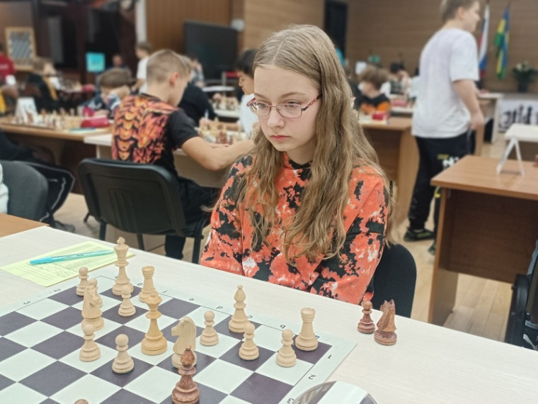 Первенство округа по шахматам среди юношей и девушек .