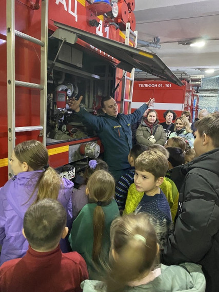 Ученики 2А класса побывали на экскурсии в 41-й Пожарно-спасательной части.