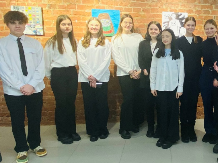 Учащиеся 8В класса посетили выставку «Азбука Сургута» в культурном центре «Порт».
