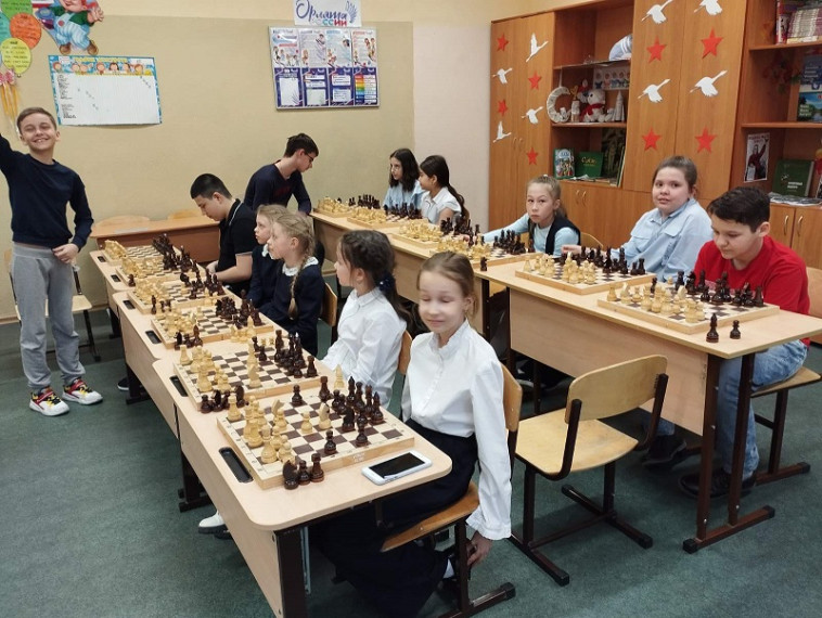 &quot;Королевский турнир&quot; по быстрым шахматам, приуроченный Международному дню детского телефона доверия.